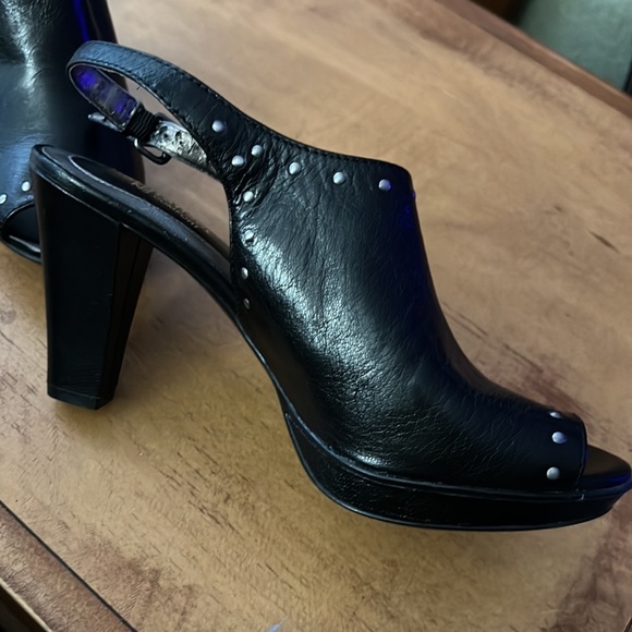 Naturalized N5 Comfort Platform Black Heels with Stud Detail size 8 - Picture 2 of 9